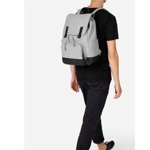 Everlane Modern Snap Backpack in Grey Black
